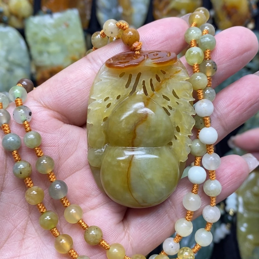 蛇纹石玉未镶嵌颈饰