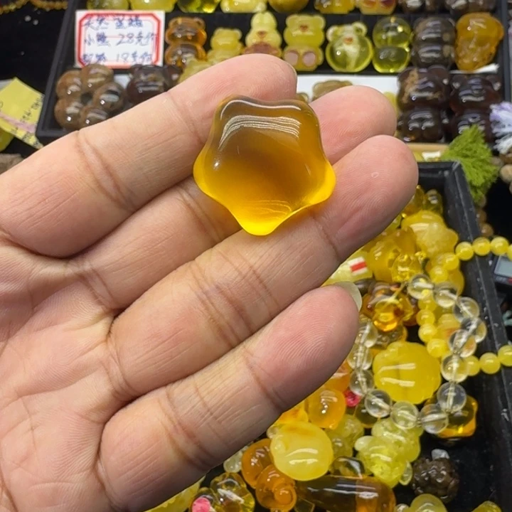 琥珀未镶嵌颈饰五角星