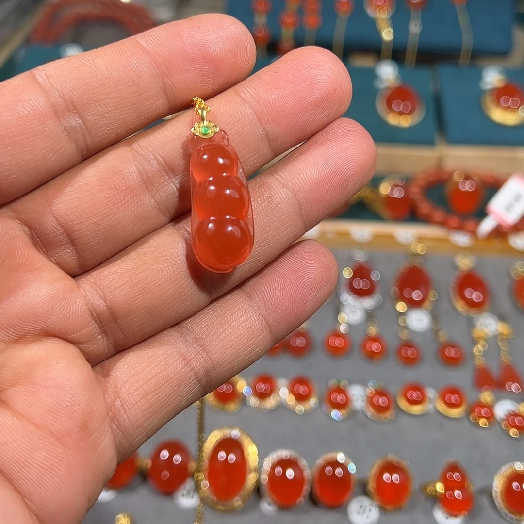 南红玛瑙18K金镶嵌颈饰