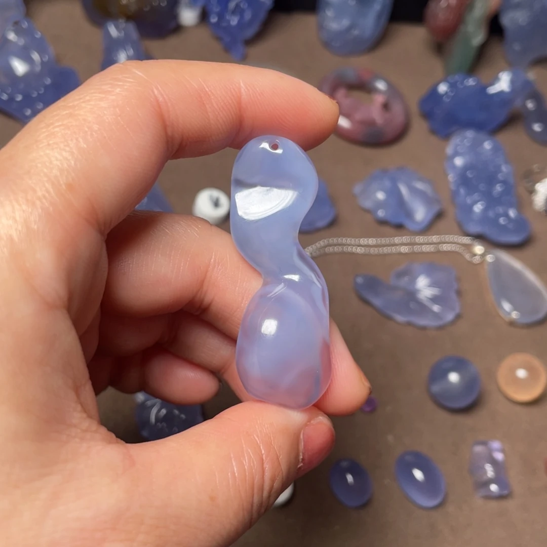 玛瑙/玉髓未镶嵌颈饰蓝玛瑙随形吊坠