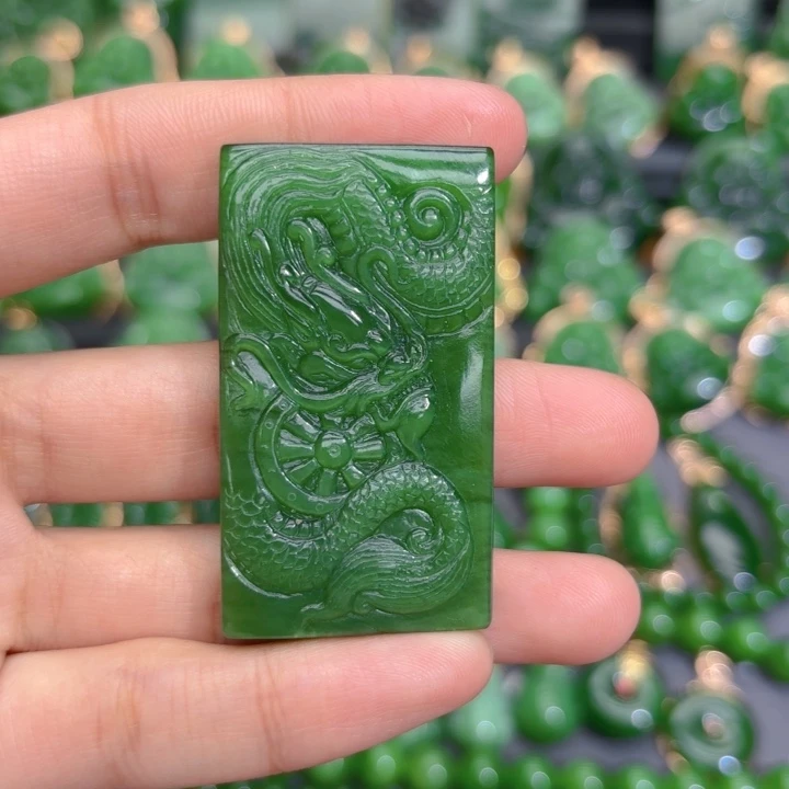 颈饰未镶嵌和田玉（碧玉）