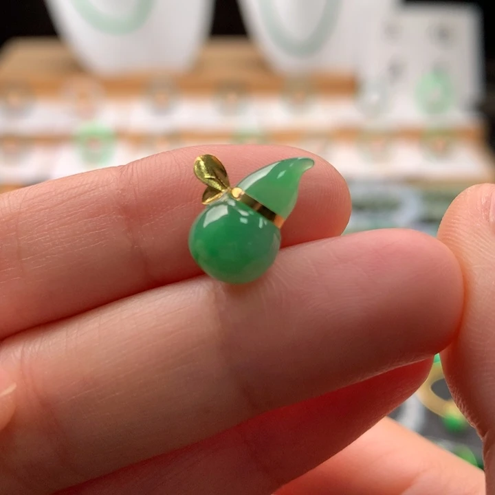 吊坠(不含链)未镶嵌翡翠天然缅甸A货翡翠