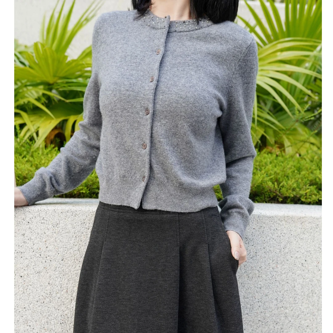 Nuovo Borgo 手工钉珠圆领羊毛针织开衫长袖通勤女装 2403