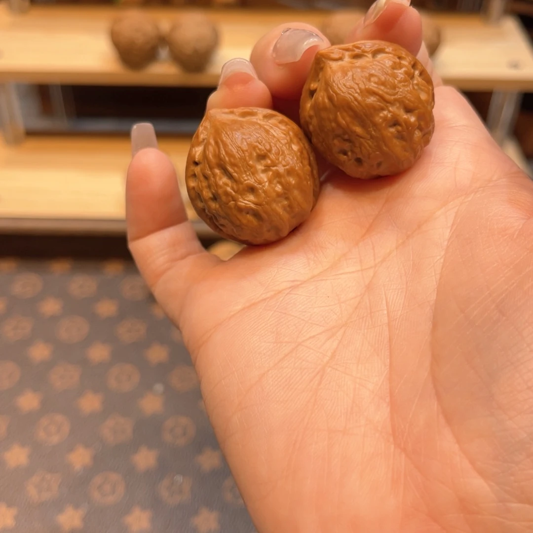 文玩核桃把件大肚八棱