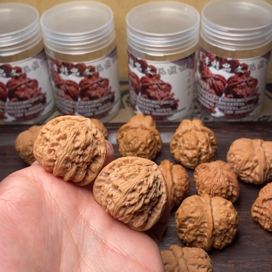 文玩核桃吊坠白狮子35