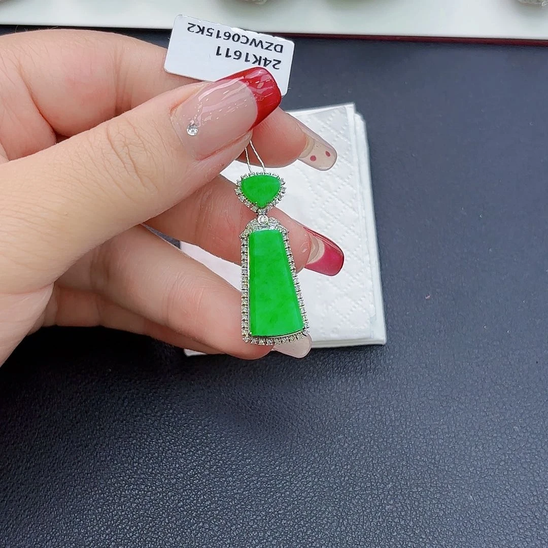 翡翠颈饰18K金镶嵌幸***满精品•保险柜级•无事牌吊坠