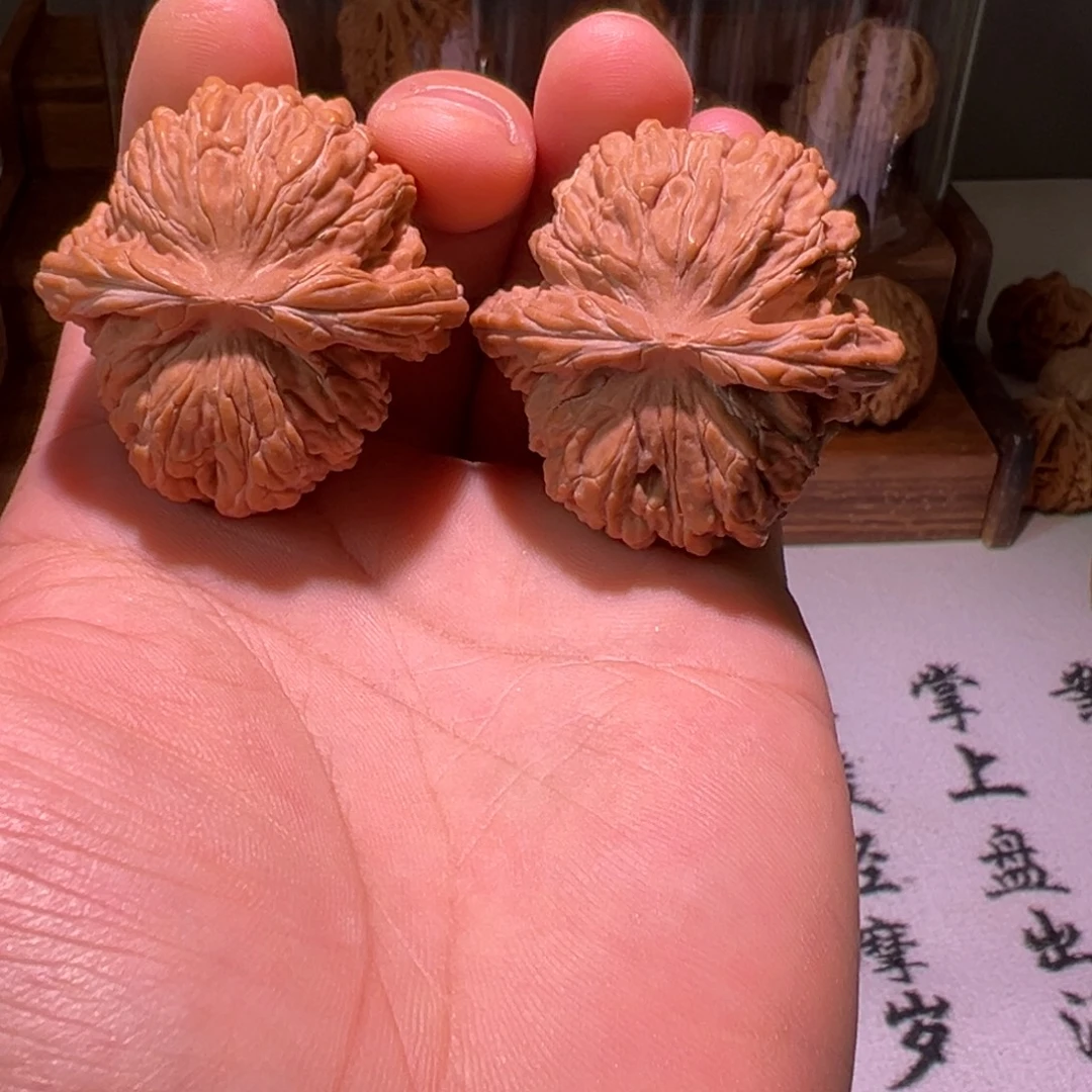 灿***.把件文玩核桃42楼子有磕尖