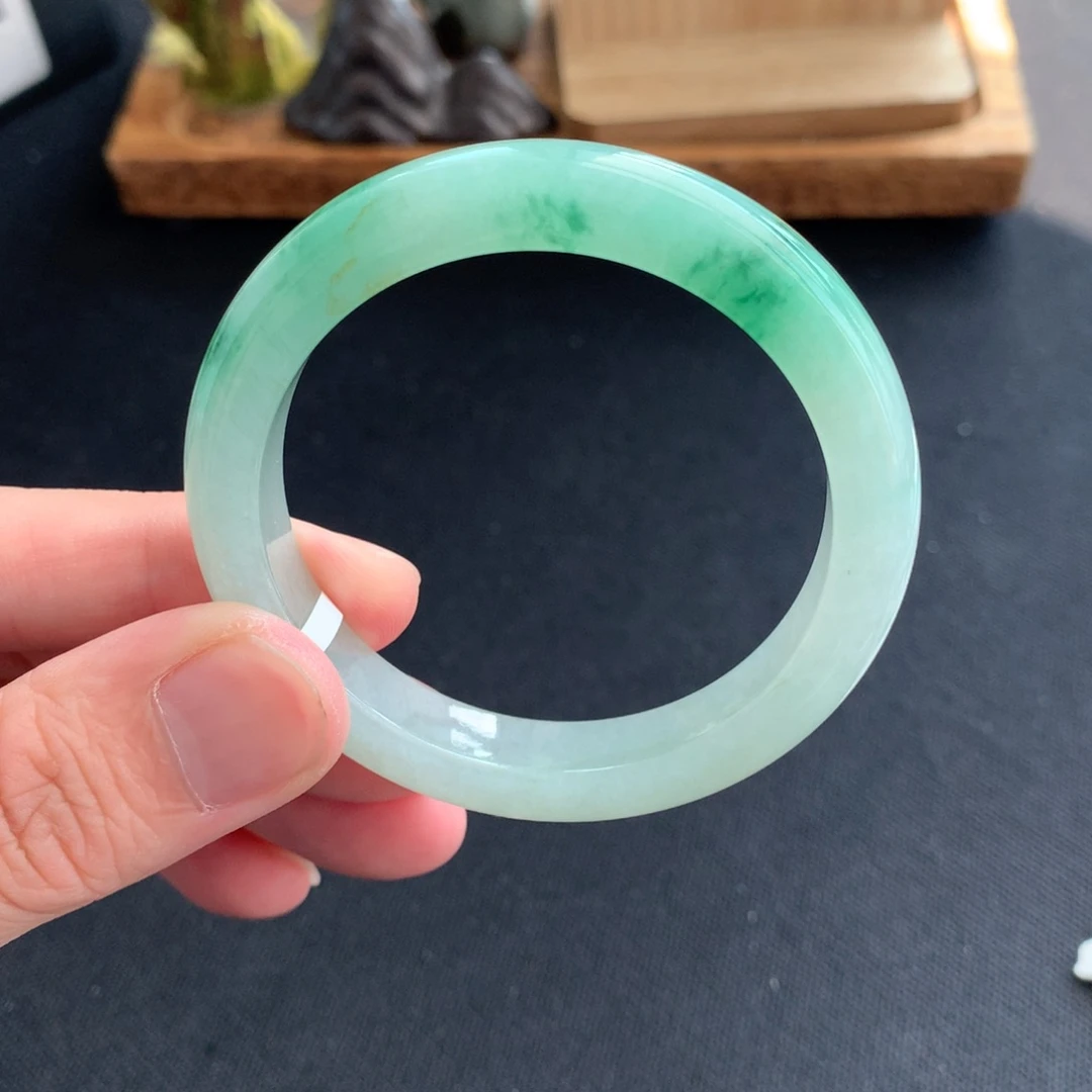 翡翠未镶嵌手镯圈口5051