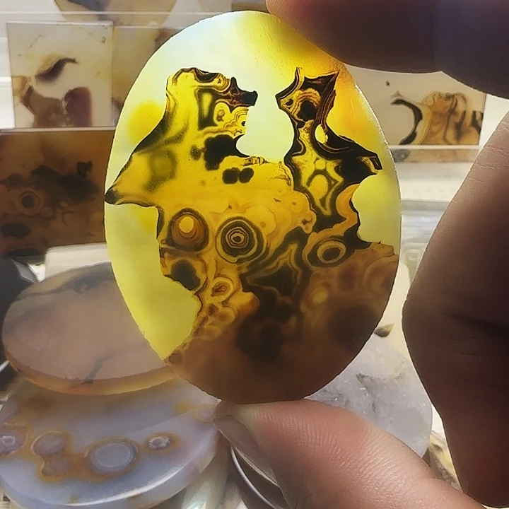 玛瑙/玉髓未镶嵌珠宝奇石