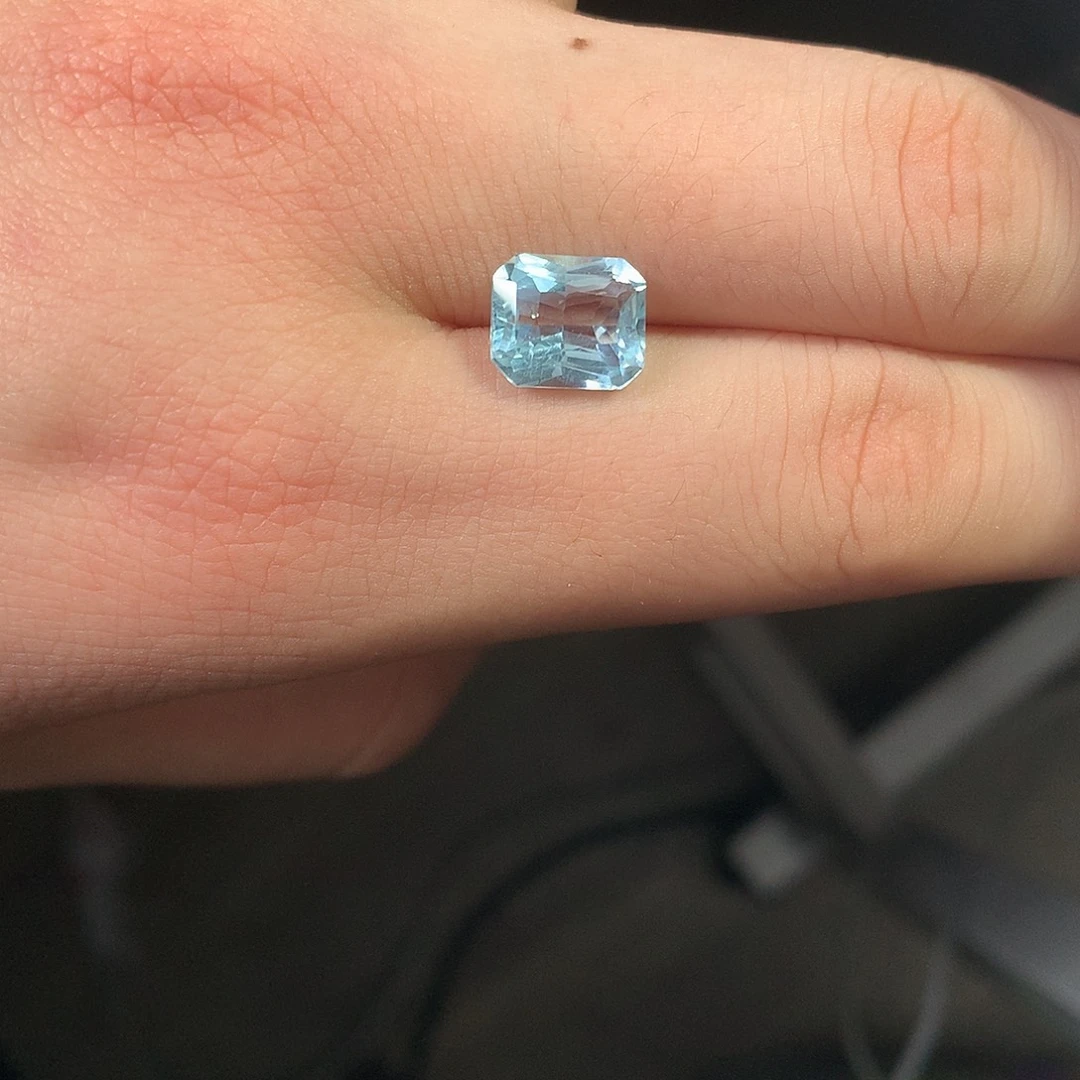 海蓝宝石裸石未镶嵌