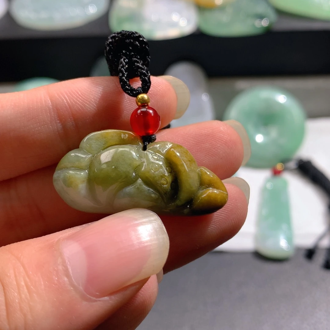 翡翠未镶嵌颈饰翡翠