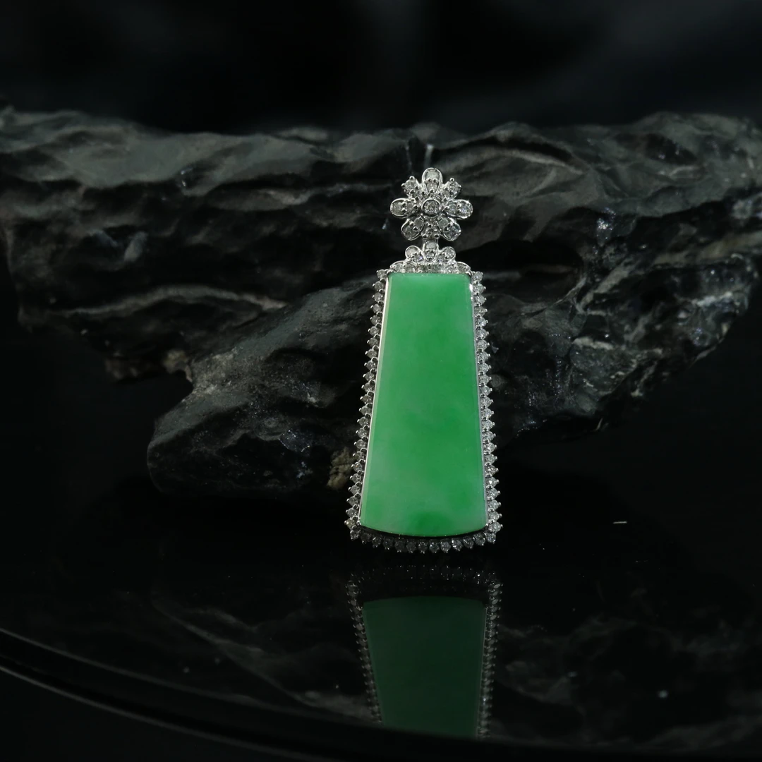 55天然缅甸翡翠A货18k绿无事牌/200049/上海嘉禾拍卖