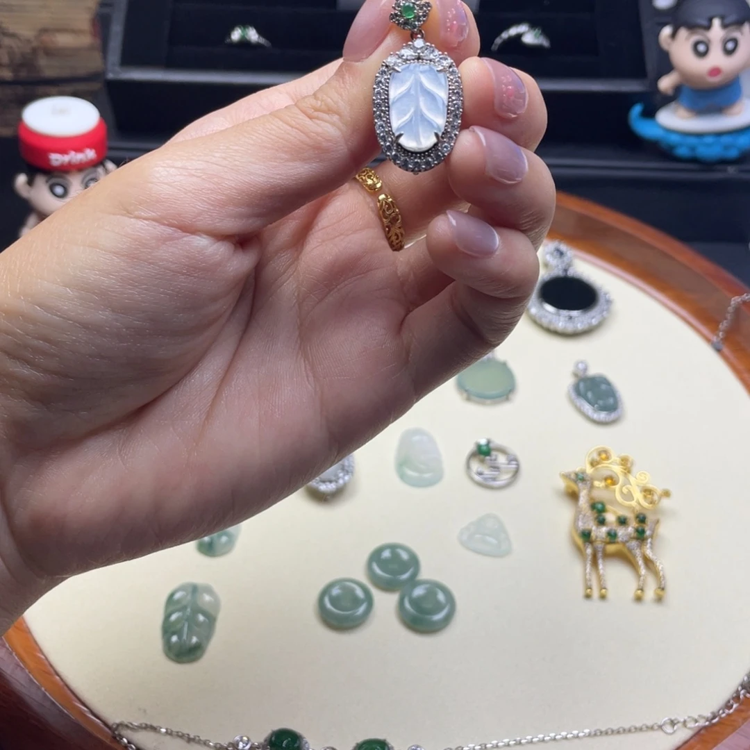 翡翠银S925镶嵌颈饰叶子