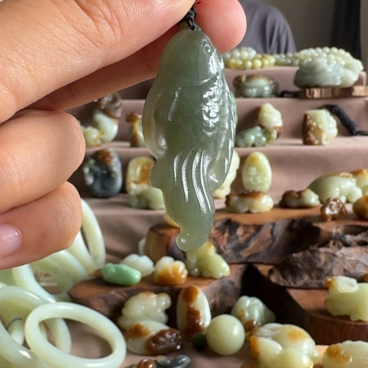 颈饰未镶嵌和田玉（糖玉）
