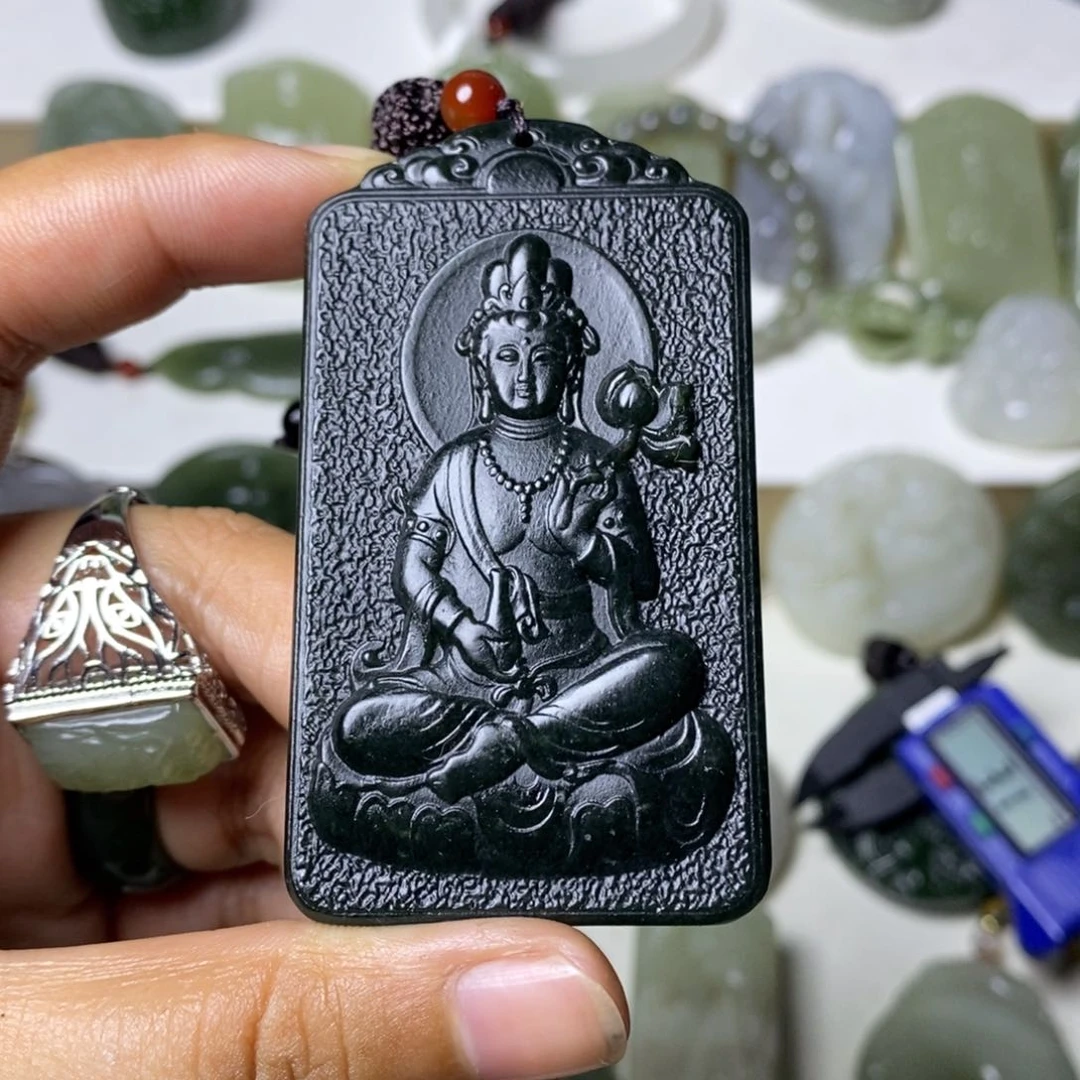 和田玉未镶嵌颈饰关**月