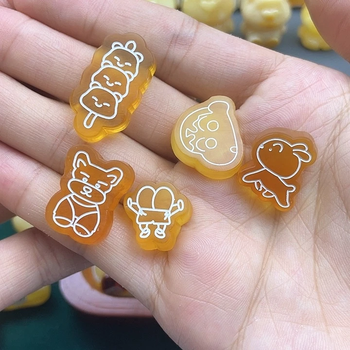 琥珀裸石未镶嵌菠*泥蜜蜡