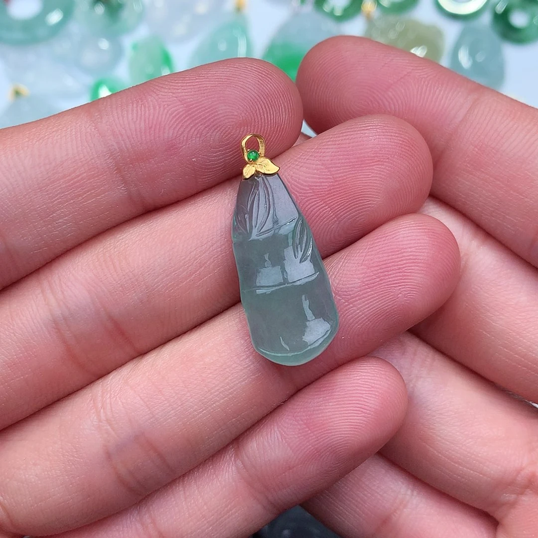 翡翠吊坠(不含链)18K金镶嵌