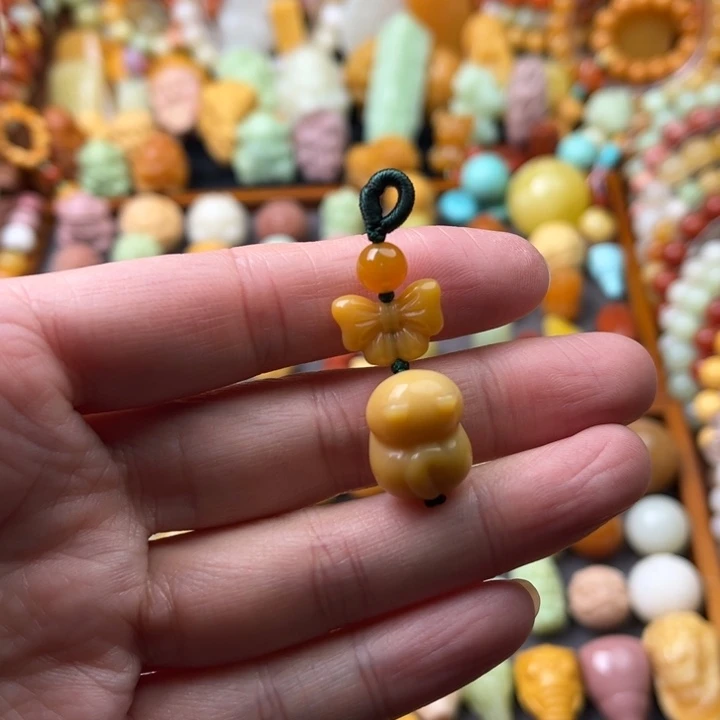 石英质玉（缅黄）未镶嵌珠宝半成品小猫配饰