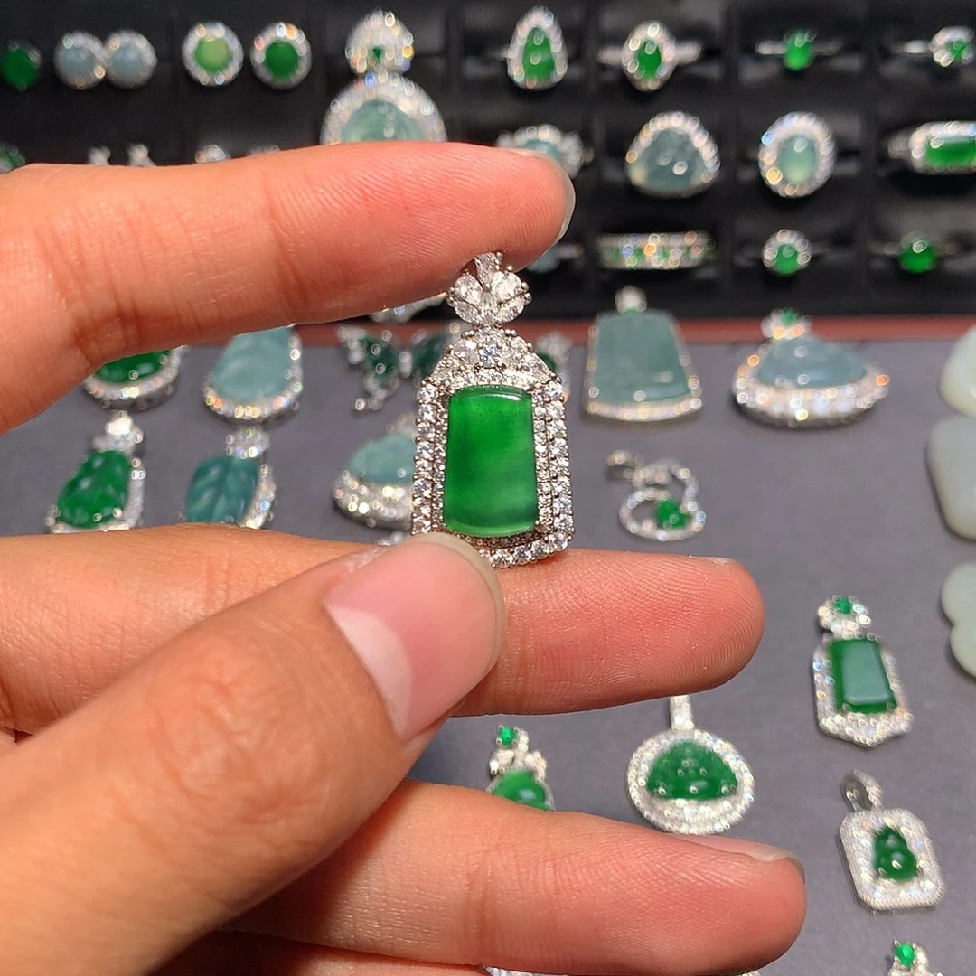 翡翠未镶嵌吊坠(不含链)