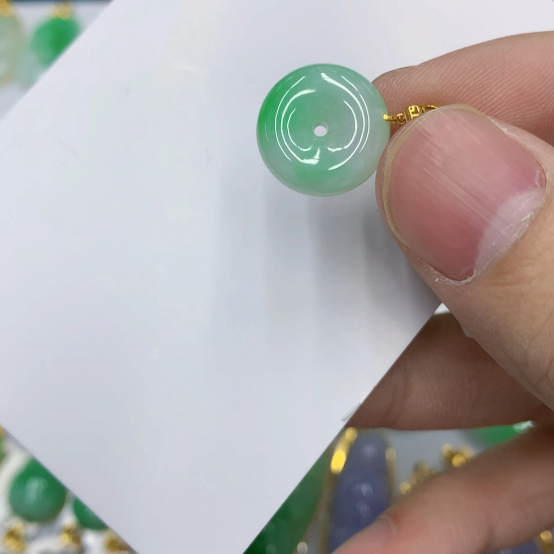 翡翠颈饰18K金镶嵌翡翠