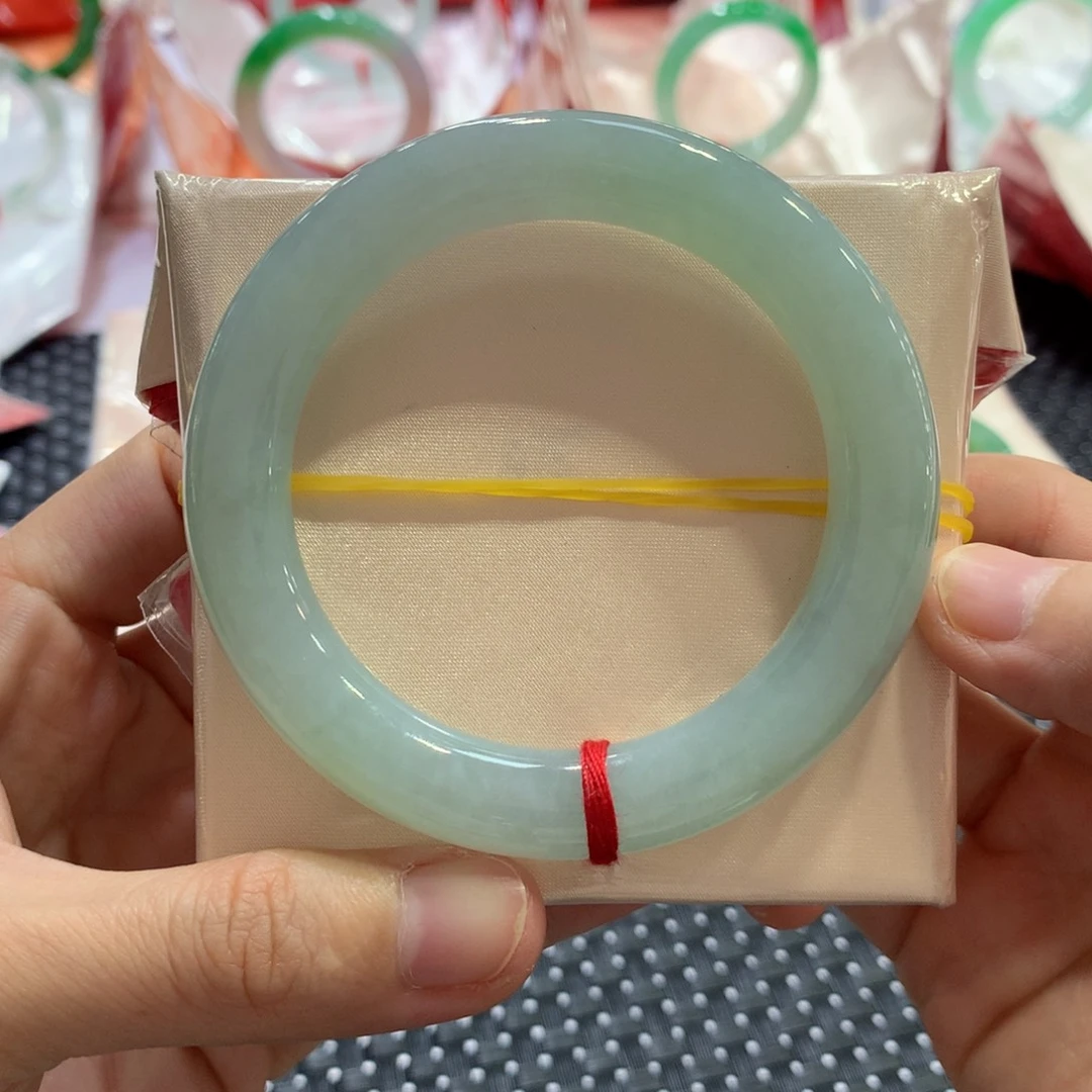 翡翠未镶嵌手镯捡漏 1