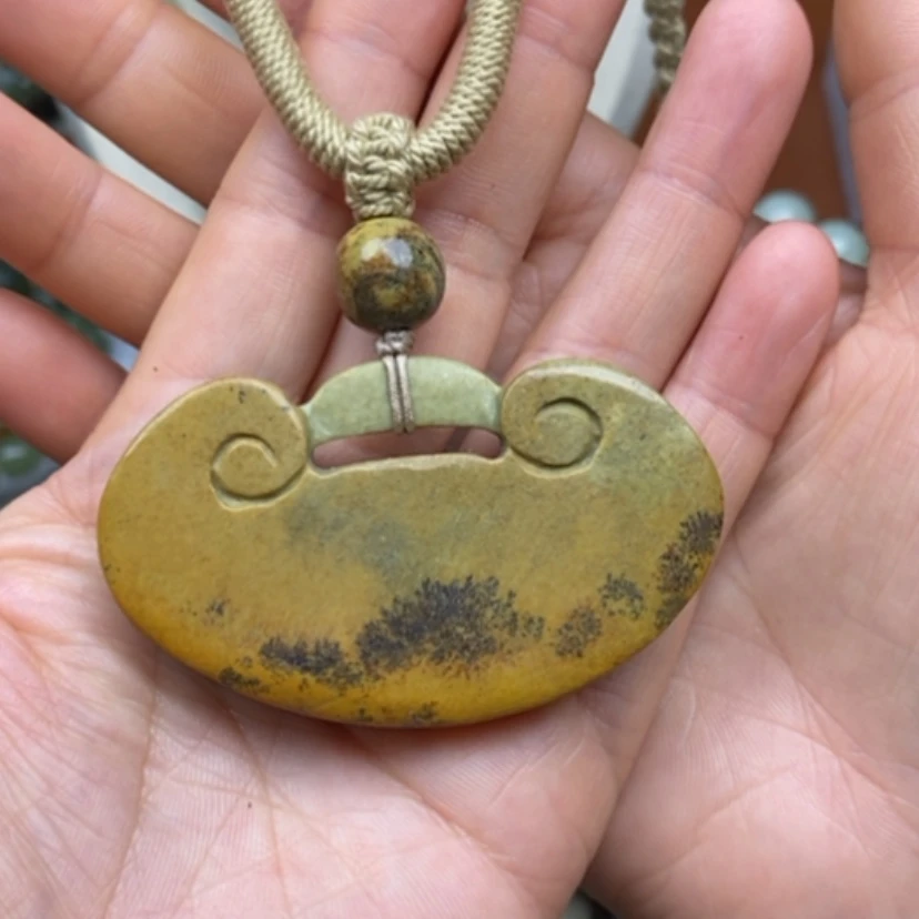 【闪购商品】未镶嵌岫岩河磨玉（透闪石质玉）挂件若*