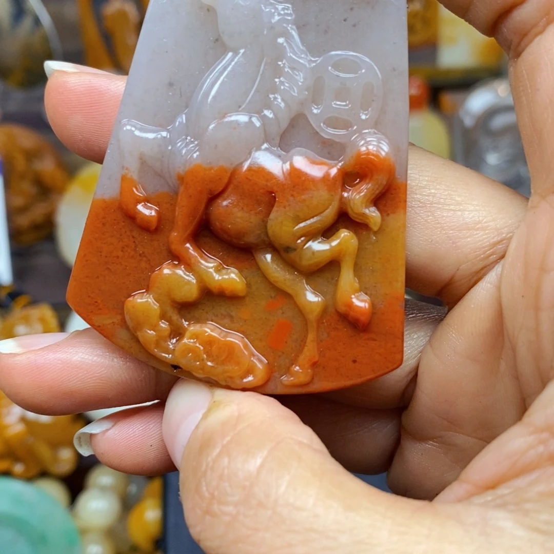 石英质玉（黄龙玉）颈饰未镶嵌