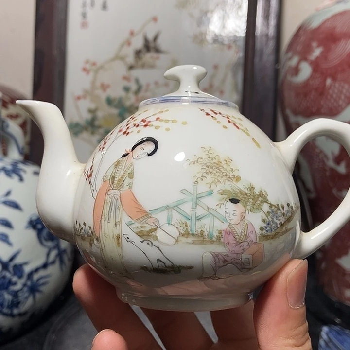 壶幽*粉彩人物画瓷壶