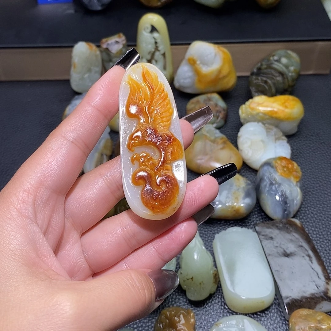 路***腾和田玉未镶嵌颈饰