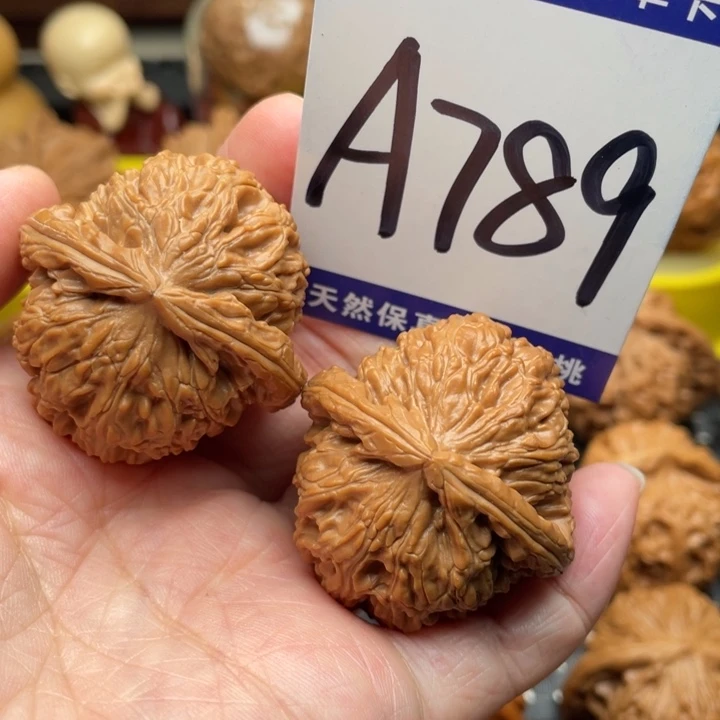 把件桃核白狮子38