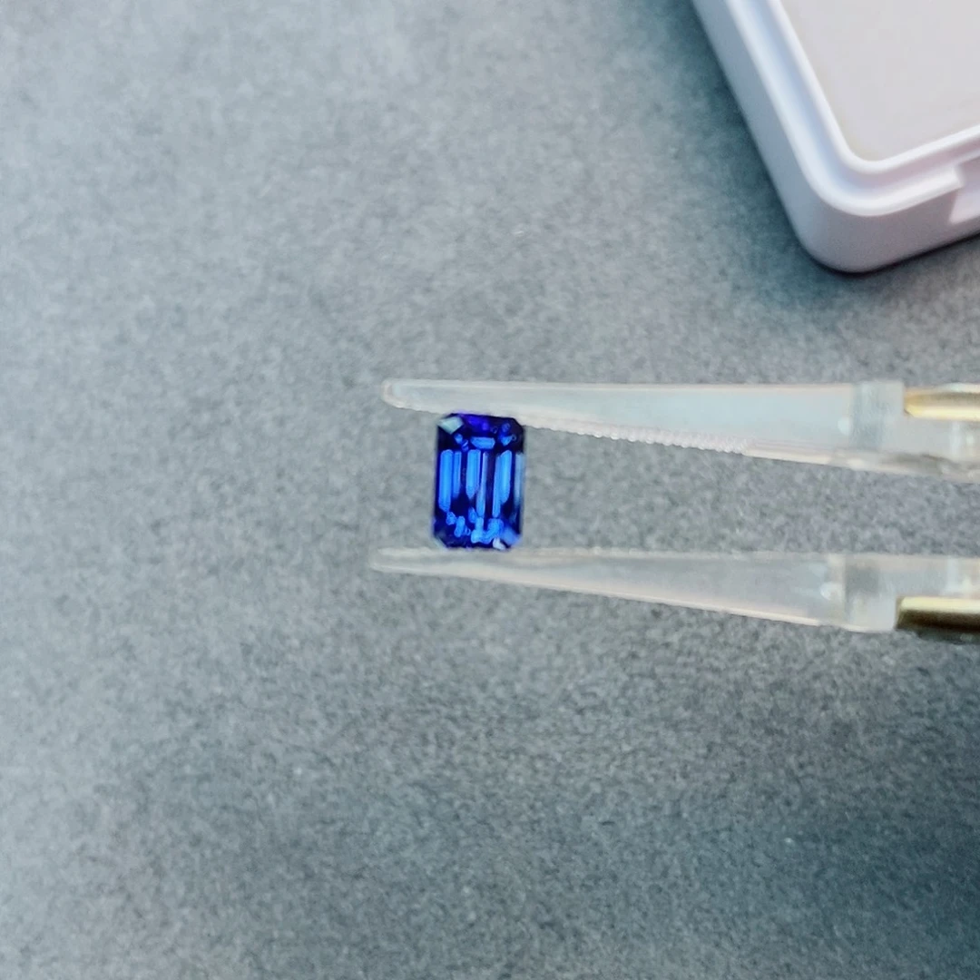 蓝宝石裸石未镶嵌1.2ct 矢车菊
