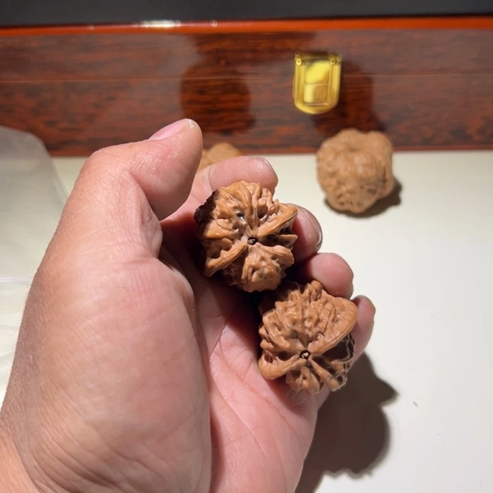 文玩核桃把件吃**禧磬石