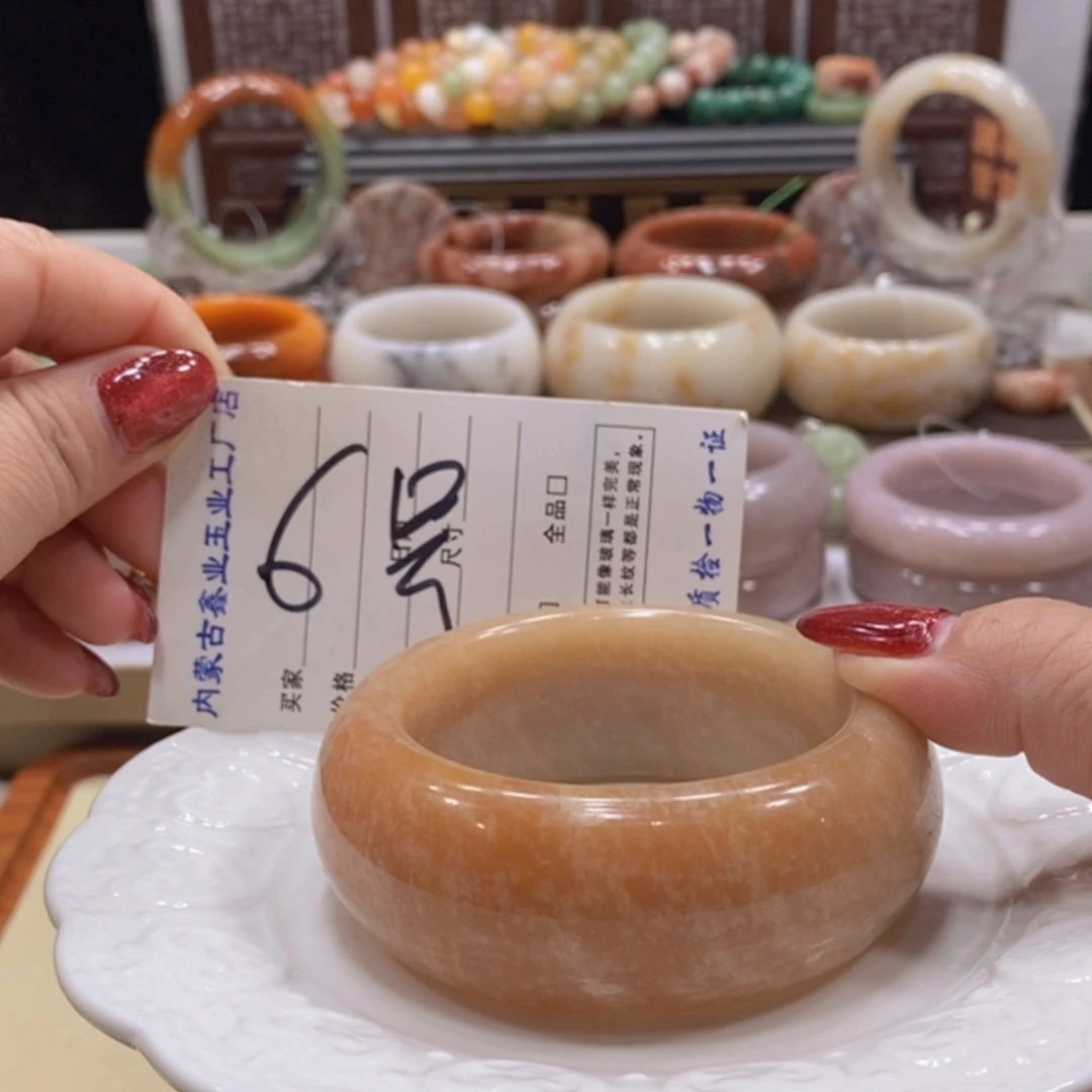 【闪购商品】未镶嵌手镯石英质玉