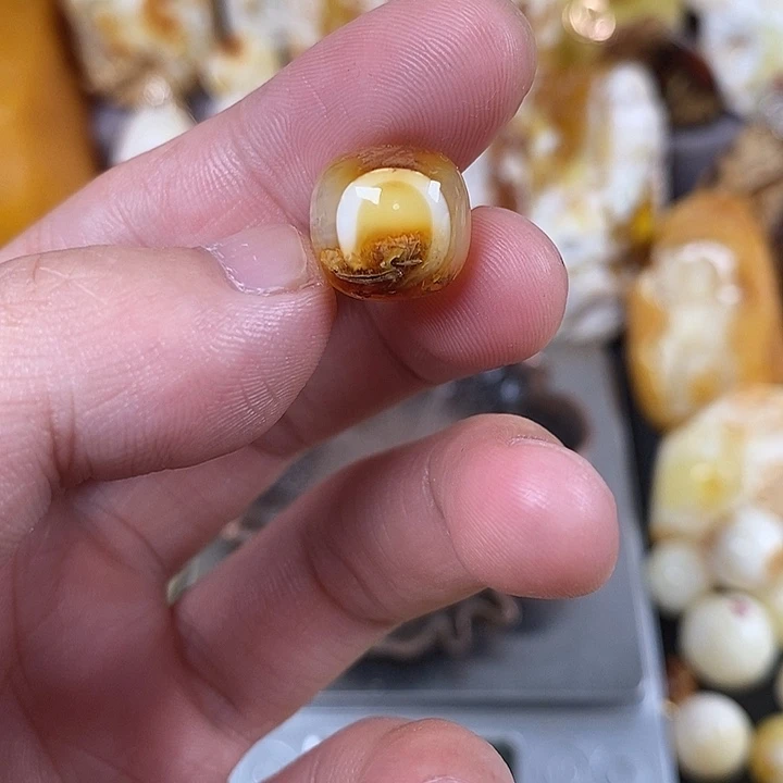 爱***包未镶嵌琥珀裸石我