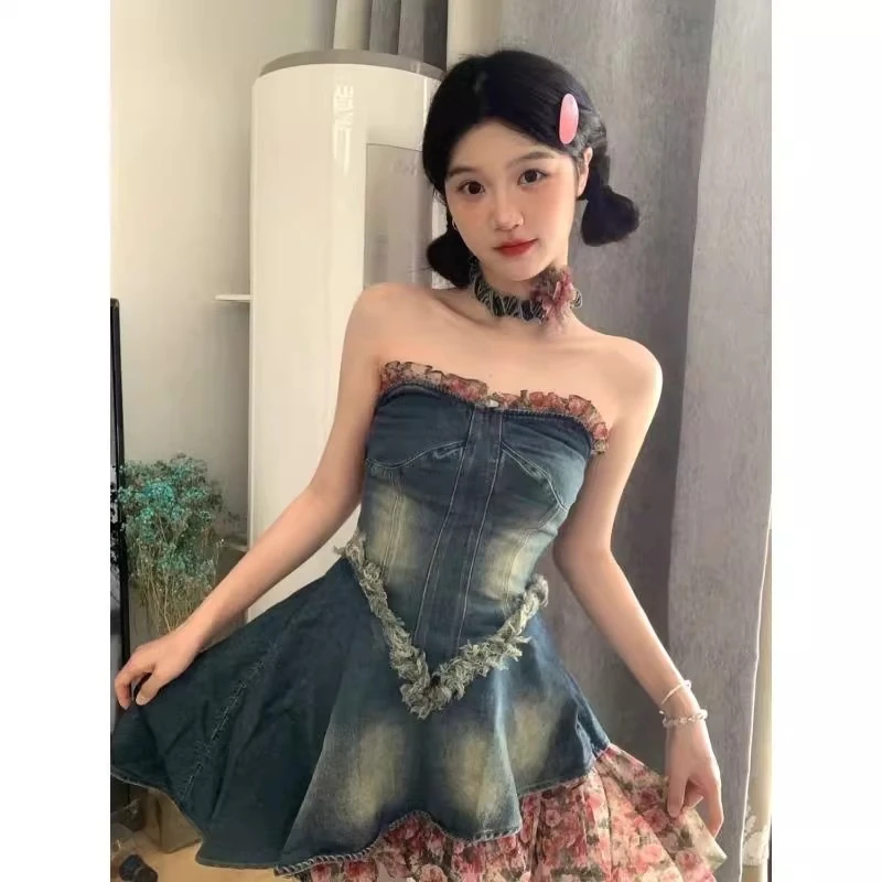 玫瑰碎花拼接抹胸牛仔连衣裙女夏季新款辣妹设计感收腰显瘦短裙子