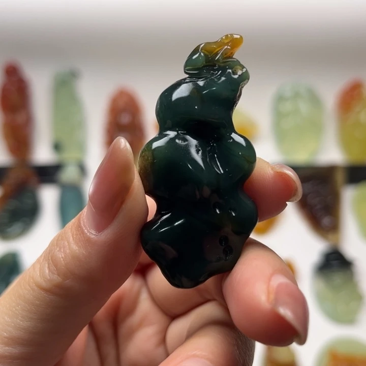 岫玉未镶嵌颈饰岫玉