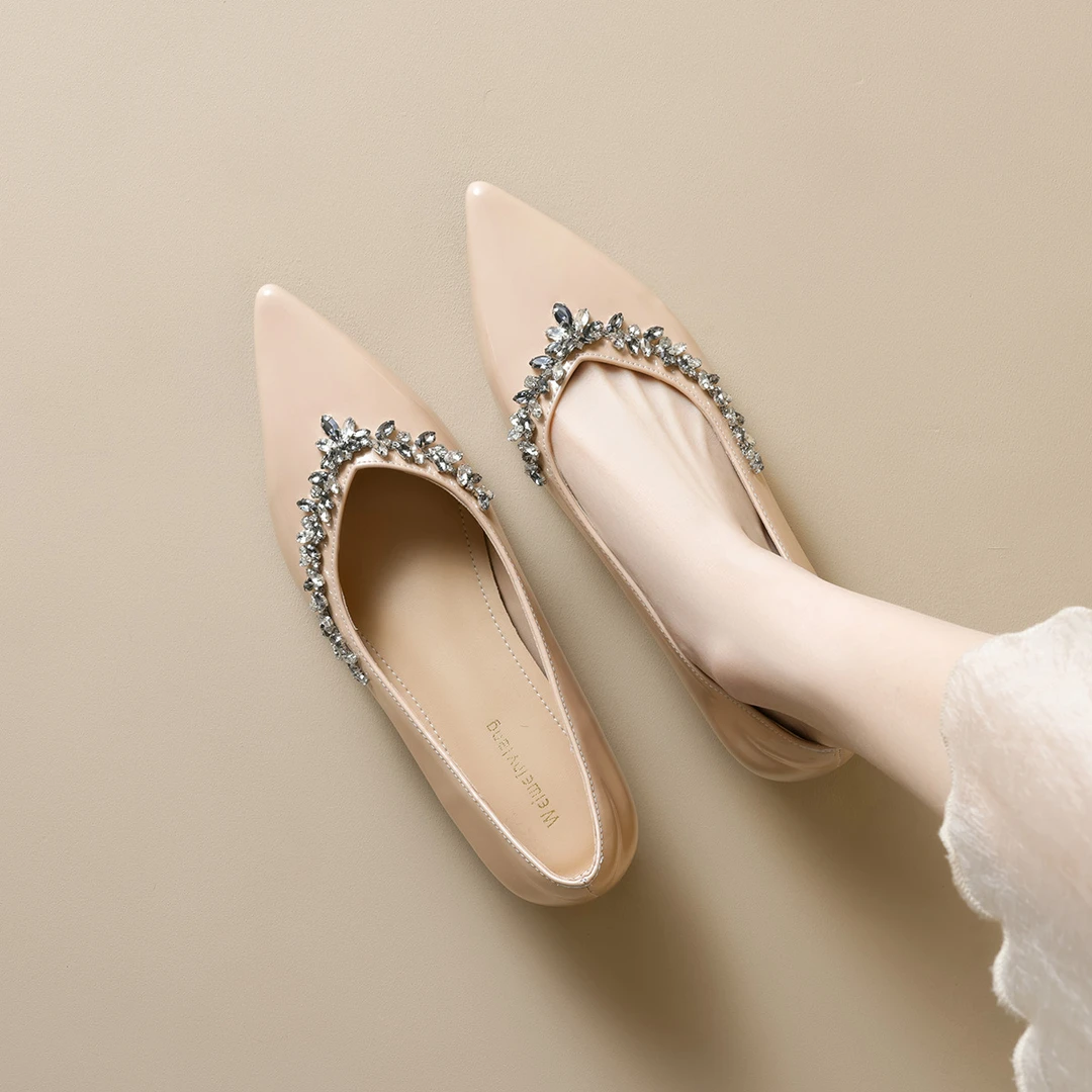 法式浅口水钻内增高尖头单鞋春季时尚软底平底鞋温柔时尚大码女鞋