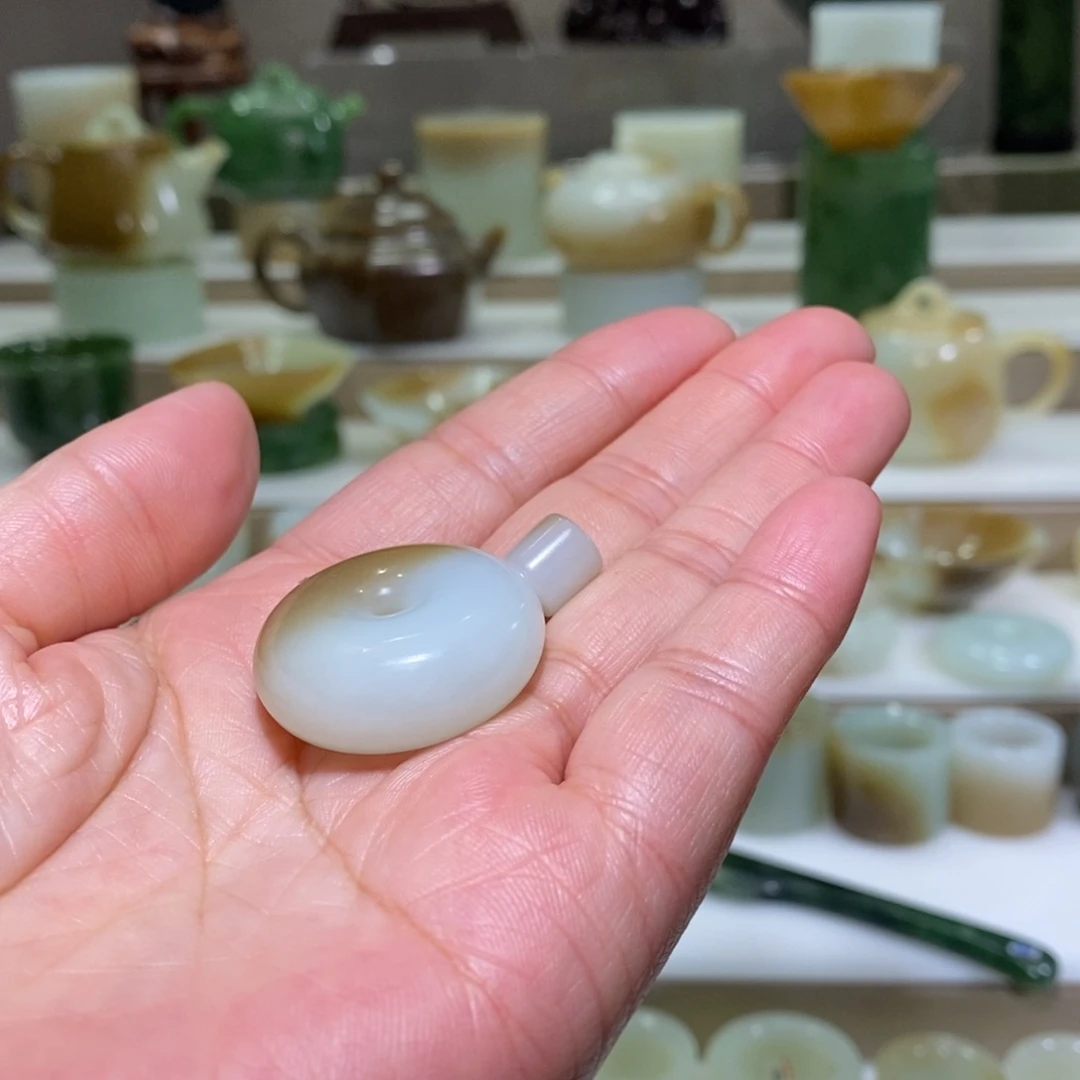 和田玉把件未镶嵌不***?平安扣