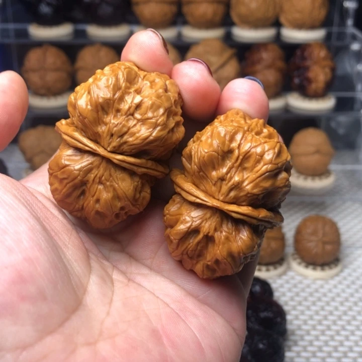 文玩核桃把件40磐石鬼脸45