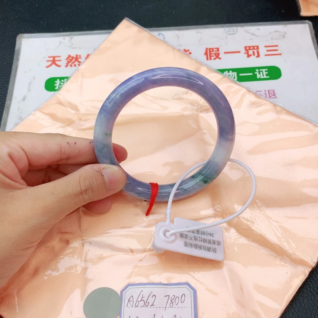翡翠手镯未镶嵌翡翠