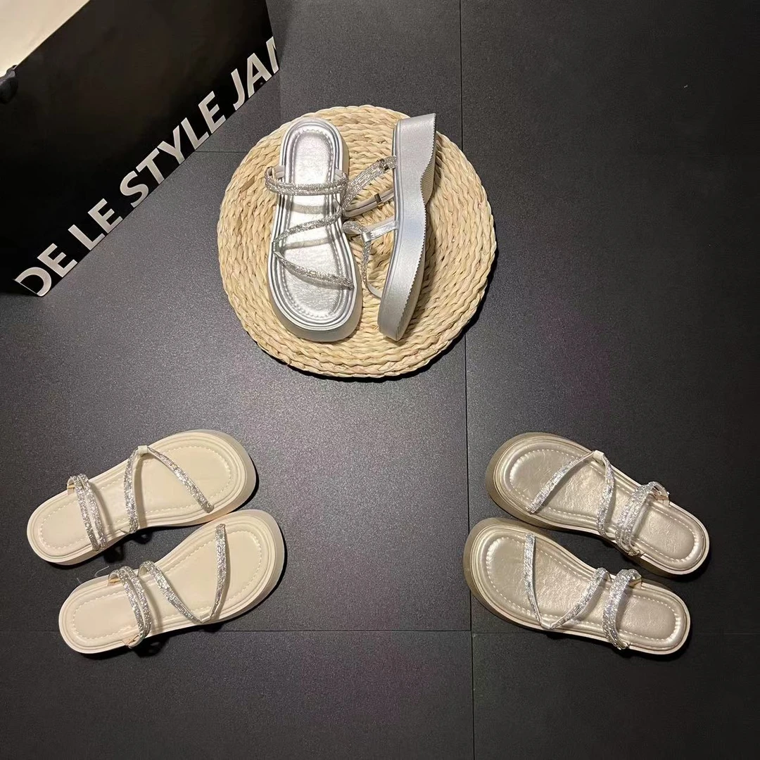 （现货）2025年夏季新款气质时尚休闲百搭网红水钻爆款网红休闲拖鞋