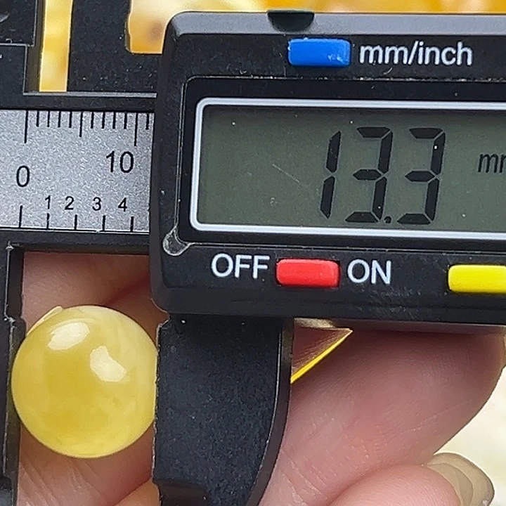 蜜蜡未镶嵌裸石微瑕116