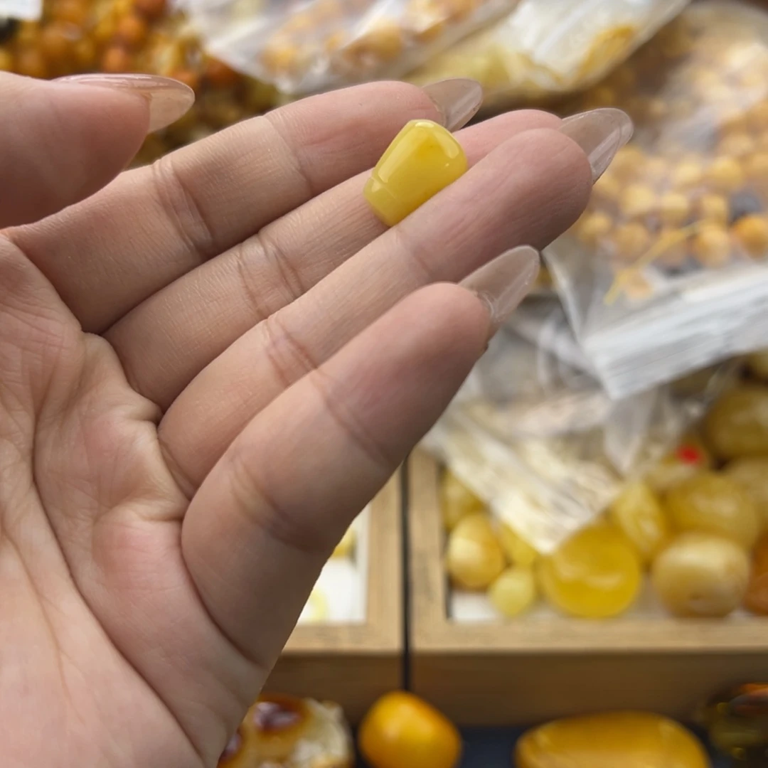 琥珀珠宝奇石未镶嵌