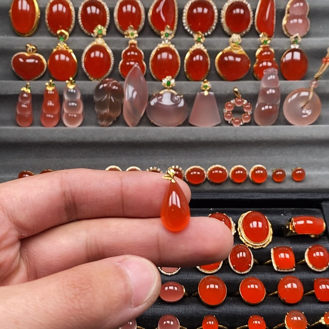 南红玛瑙18K金镶嵌颈饰