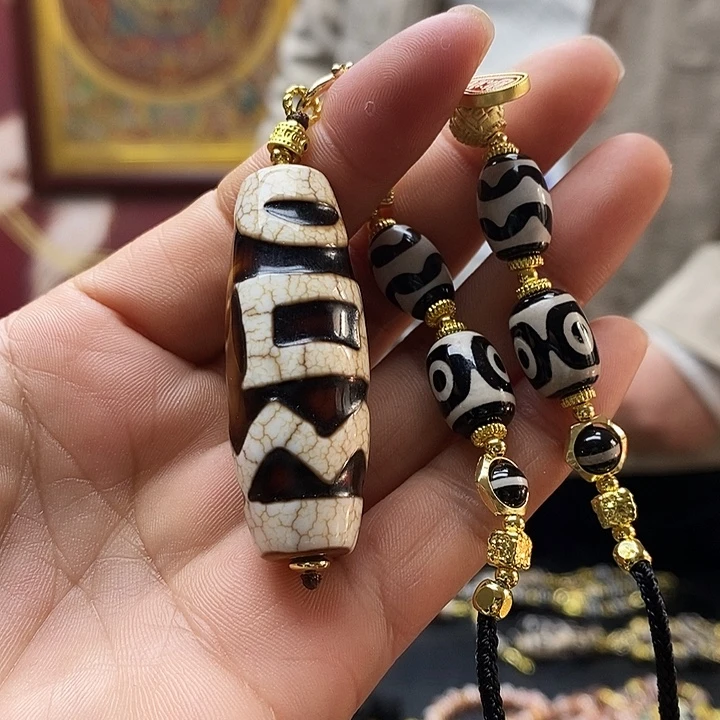 秦***德玛瑙/玉髓（覆膜）合金颈饰