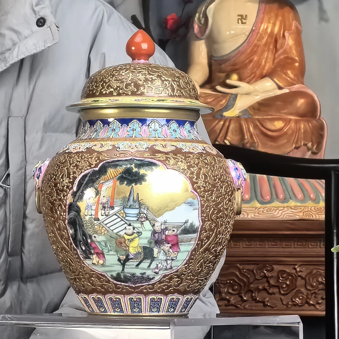 清 古铜釉描金浮雕缠枝花卉人物故事盖罐