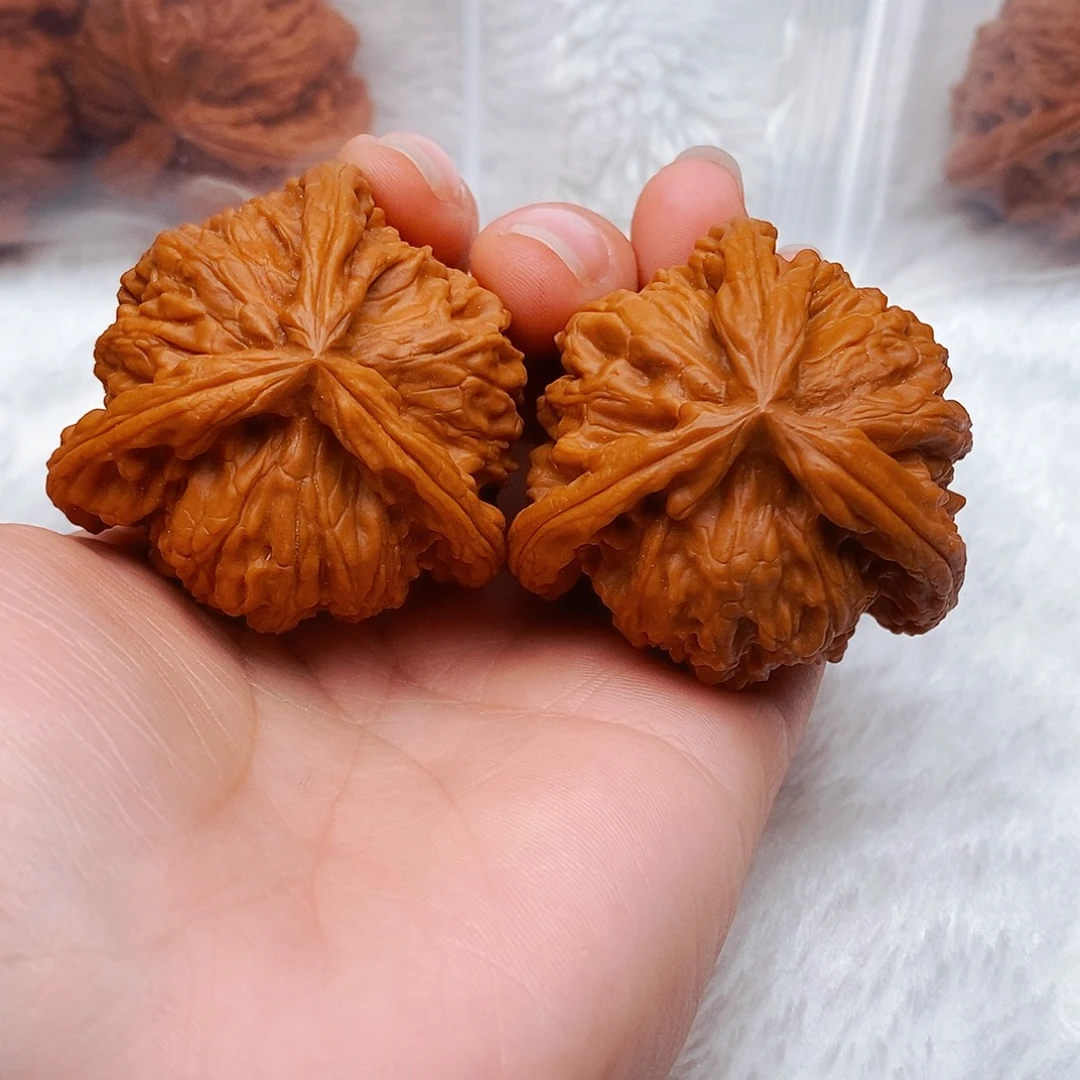 摄***锋吊坠文玩核桃三棱