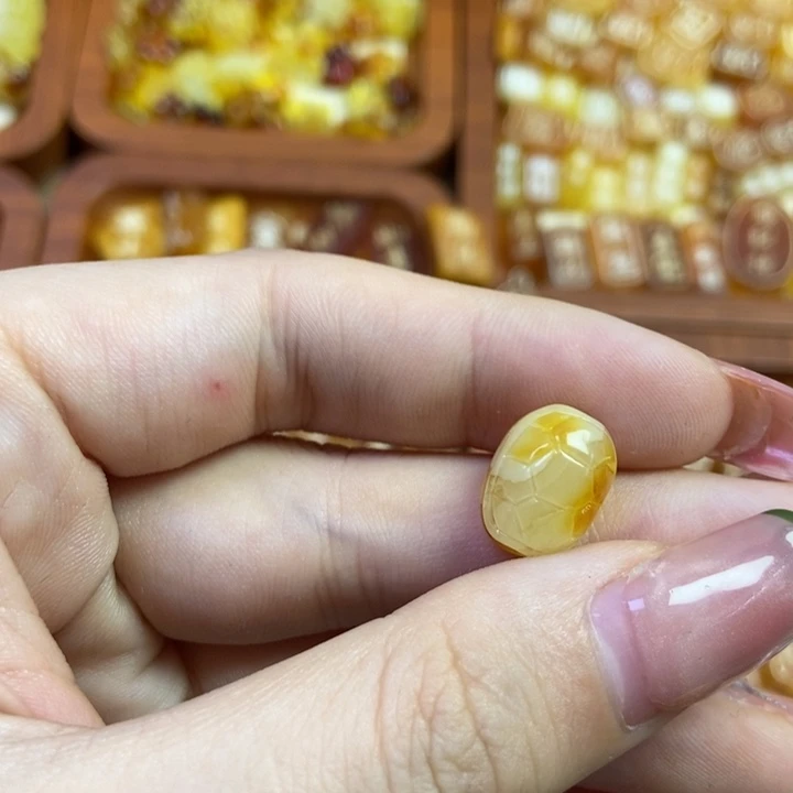 琥珀未镶嵌珠宝奇石富甲