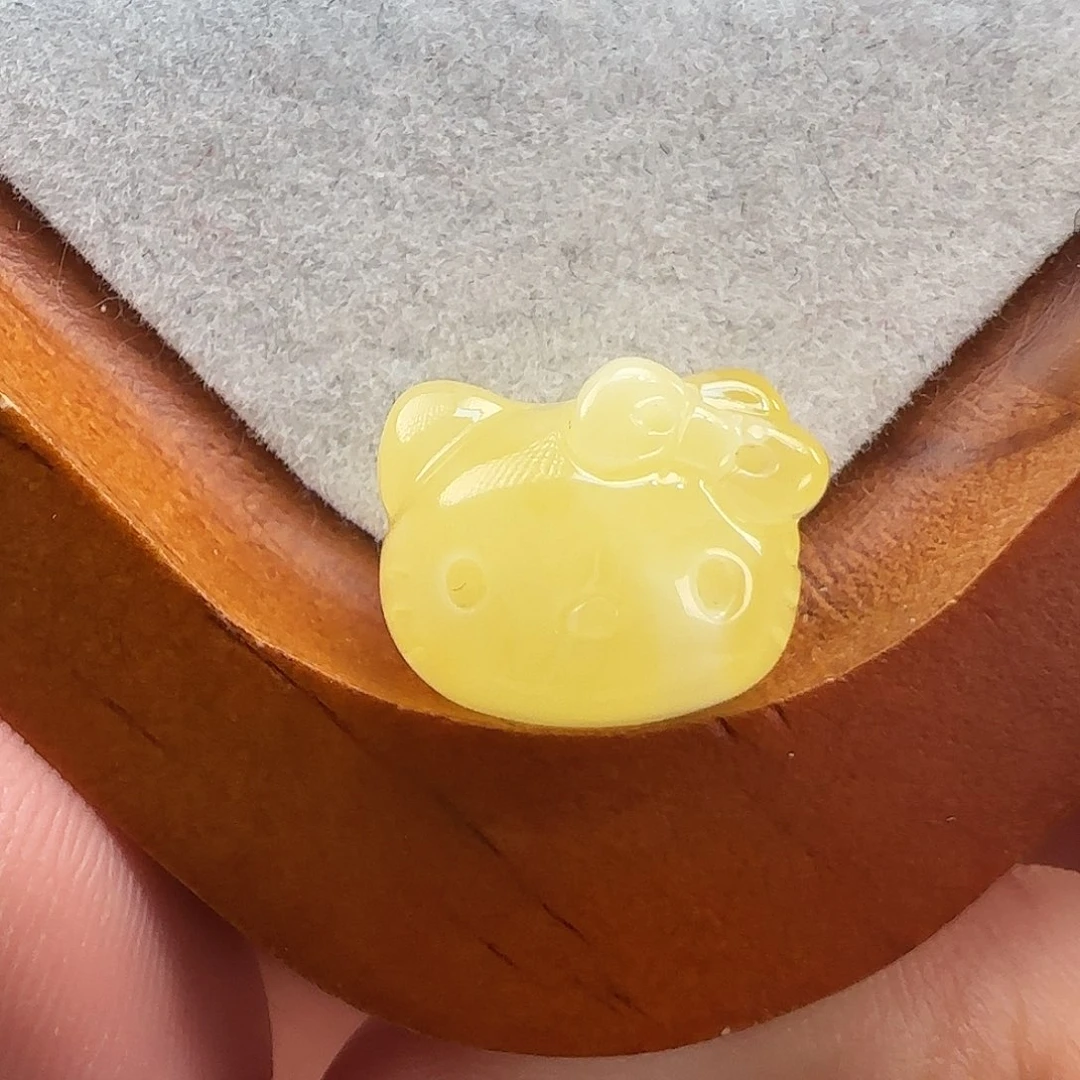 琥珀裸石未镶嵌琥珀