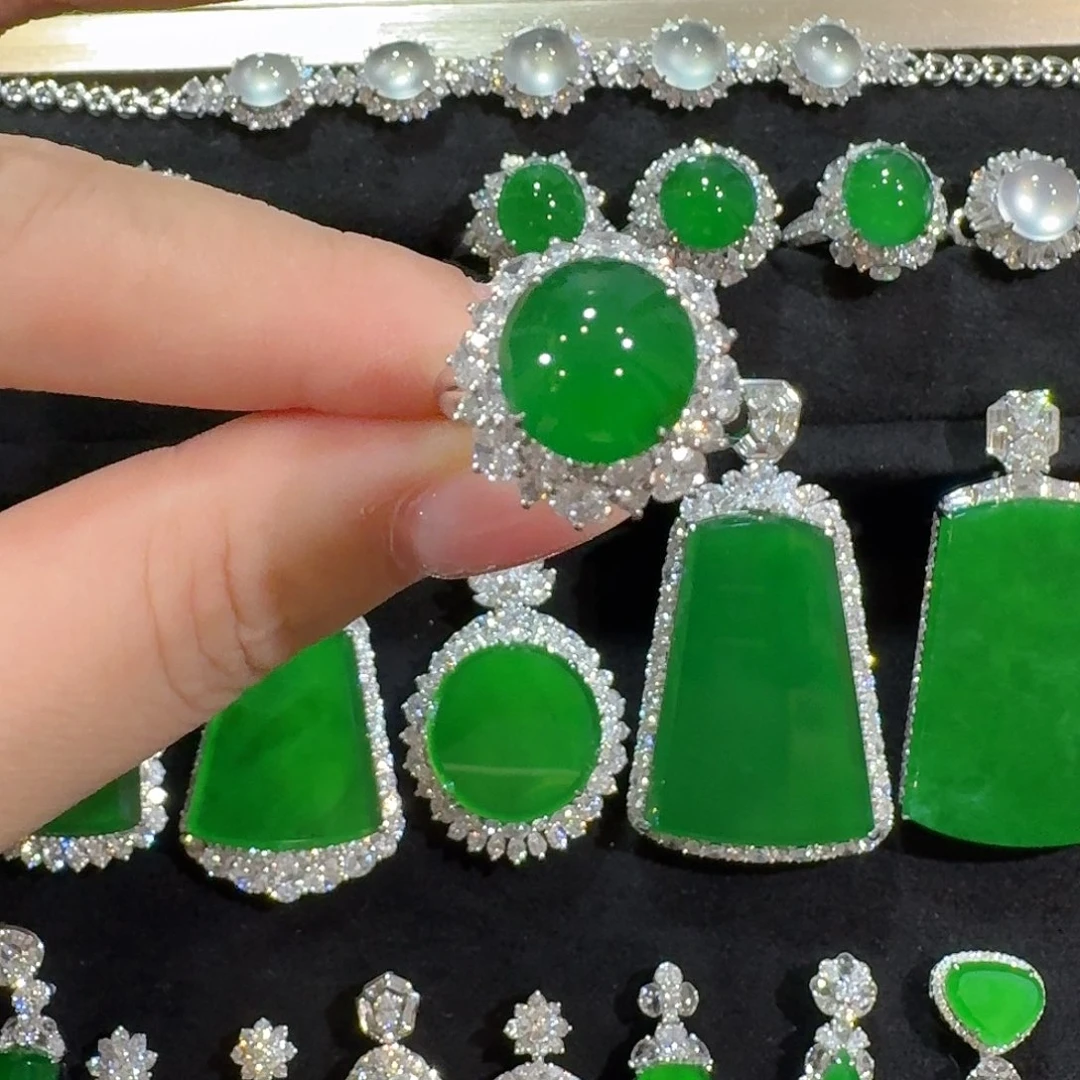 翡翠18K金镶嵌戒指蛋面